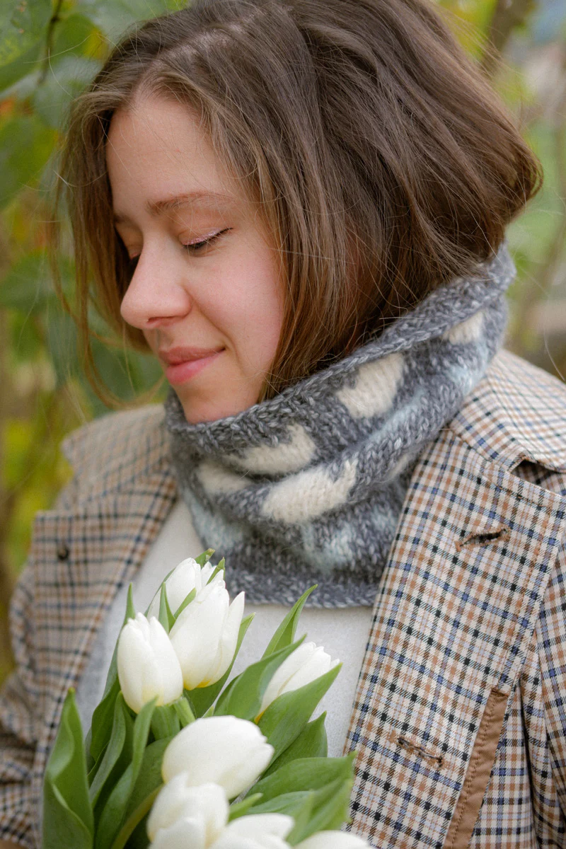 Winter Bulbs Cowl by Laura Mimosa Cafe Lanar - Image 3