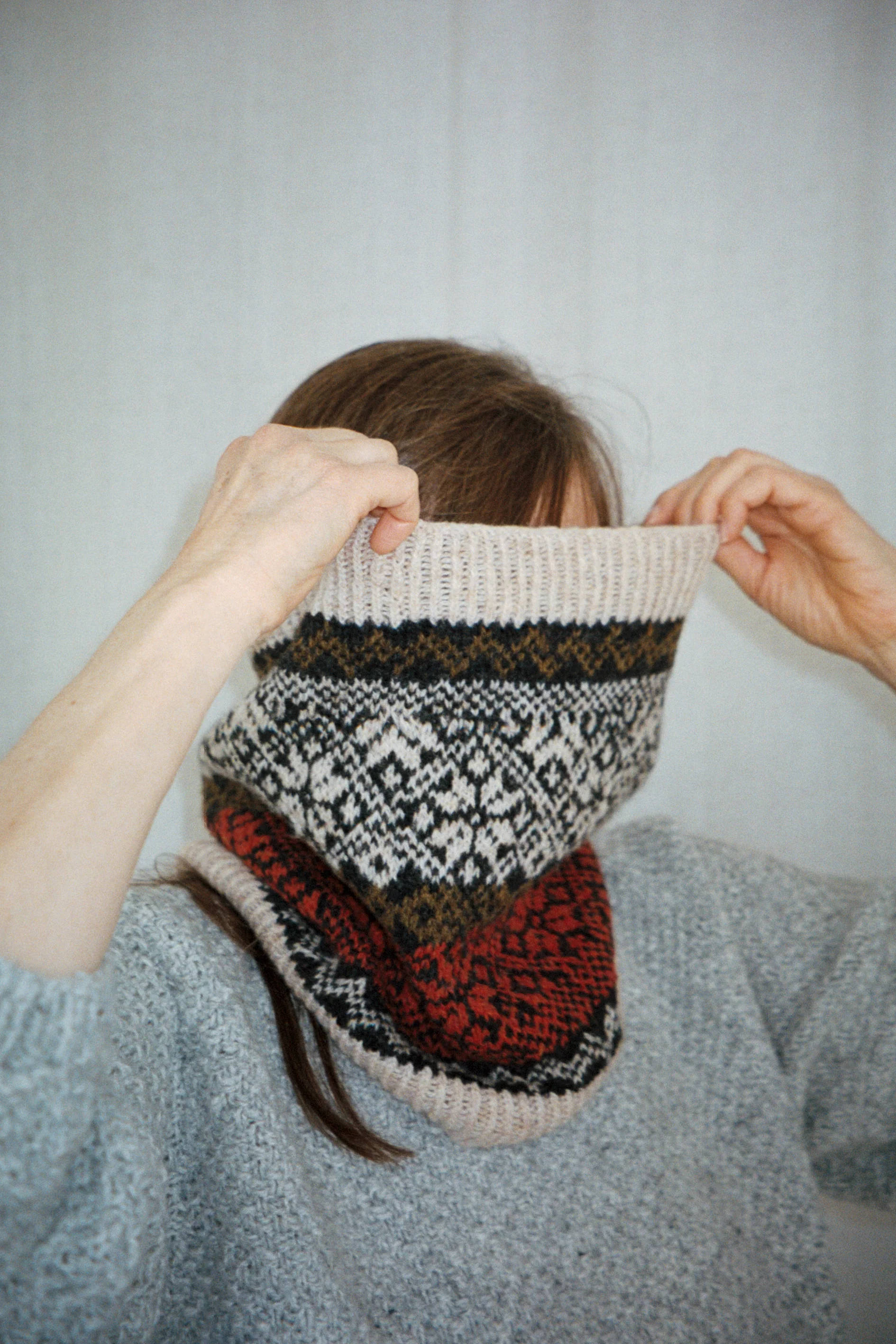 Biches & Bûches no. 31 Norwegian Cowl - Image 3