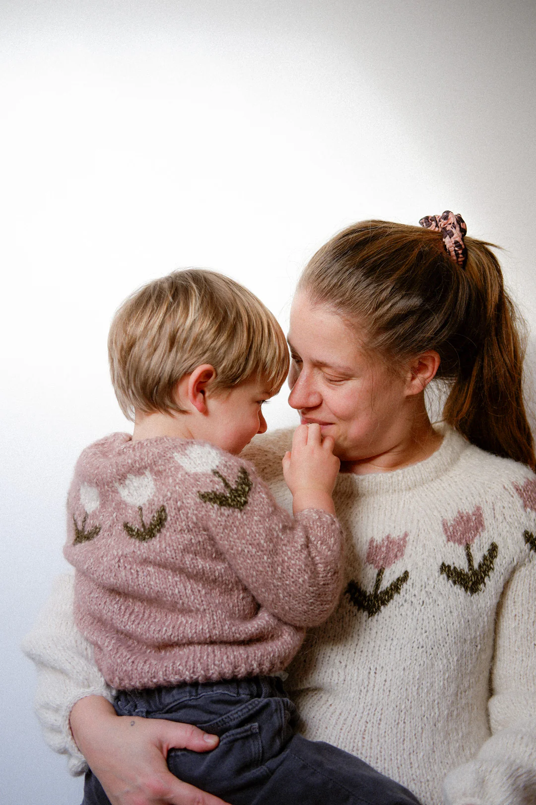 Winter Bulbs Sweater Junior Version by Laura Menendez Mimosa Cafe Lanar - Image 8